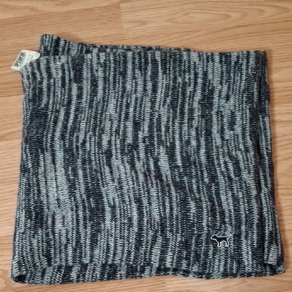 PINK Victoria's Secret Black and White Knit Accessory